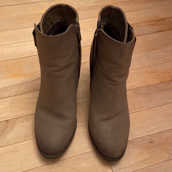 APT. 9 Fulton Taupe Buckled Ankle Boots - Picture 5 of 11